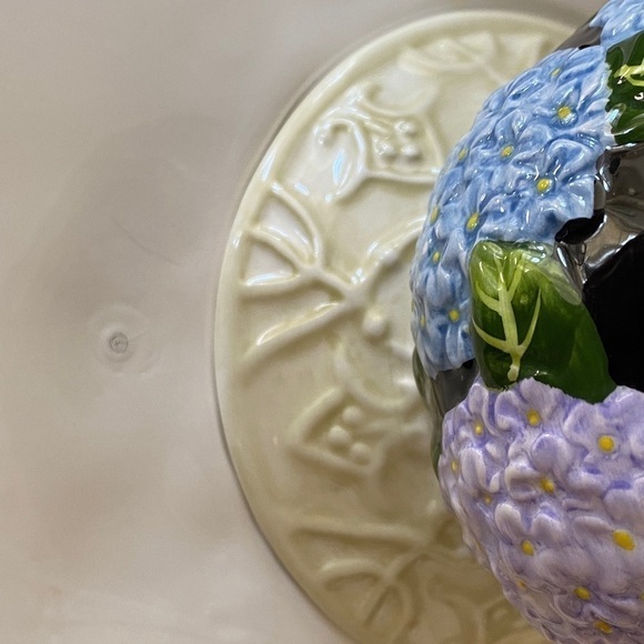 MWW Market 3D Hydrangeas Ceramic Pedestal Dessert Dish-Black Ivory Blue Purple - Picture 9 of 11